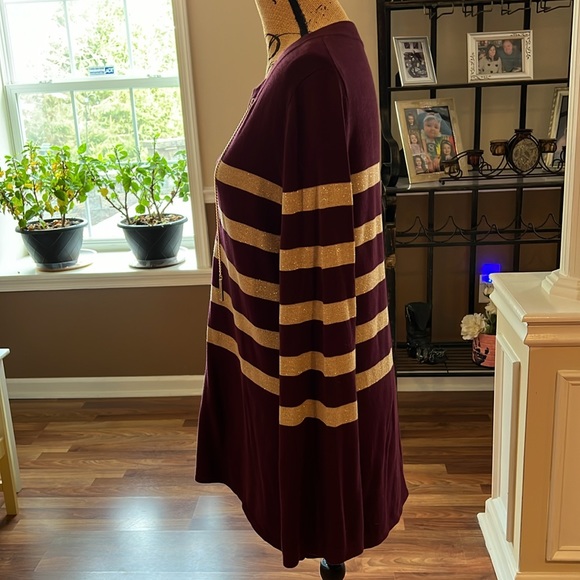 Michael Kors size large maroon & gold sweater with a gold chain vneck neckline - Picture 3 of 5